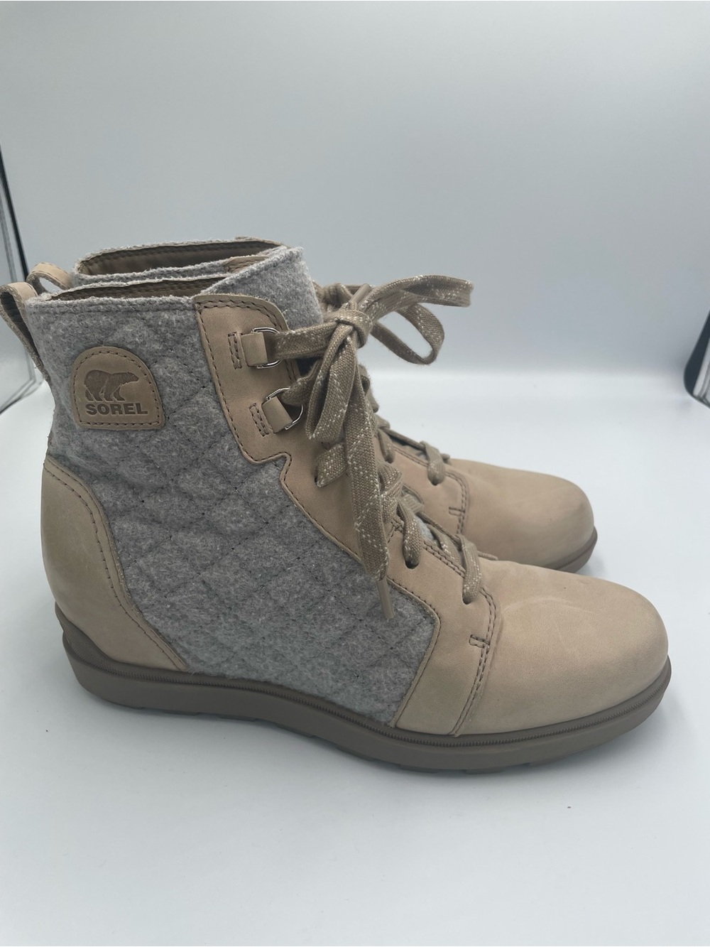 Sorel Evie II NW Lace Sz 10 Boots Womens Omega Taupe Suede Bootie